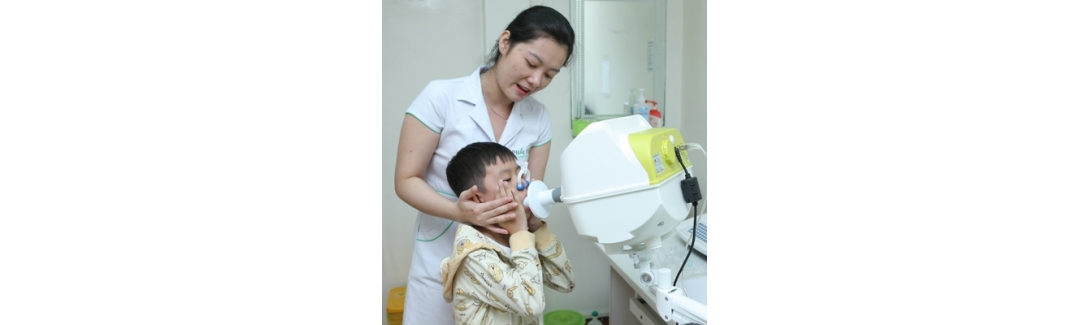 Điều dưỡng hướng dẫn cho bé cách đo FOT